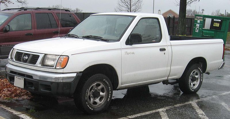 Nissan small truck 2000 #2